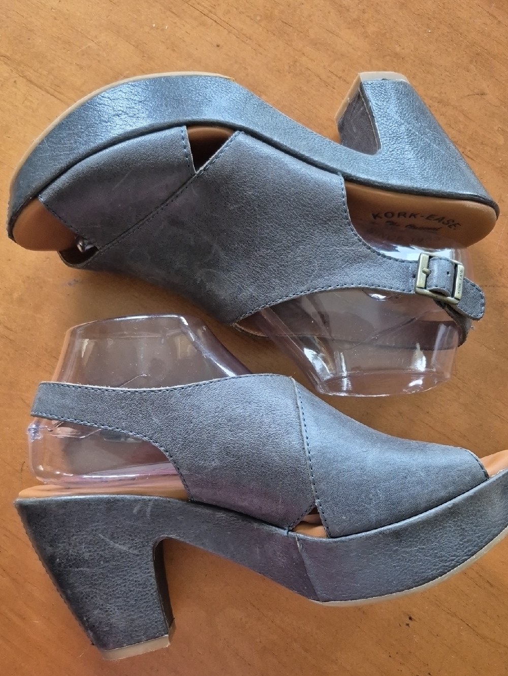 Kork-Ease Gray Platform Sandal with Buckle Strap. Size 9. - Picture 2 of 12